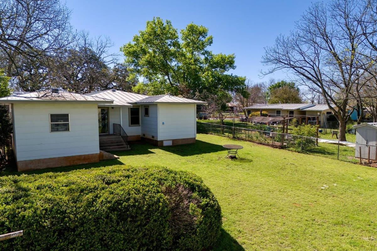 Vintage Veranda - Ping Pong Table & More Fredericksburg Exterior foto